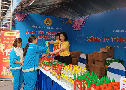 Hà Nội 70 gian hàng phục vụ người lao động tại Chợ Tết Công đoàn